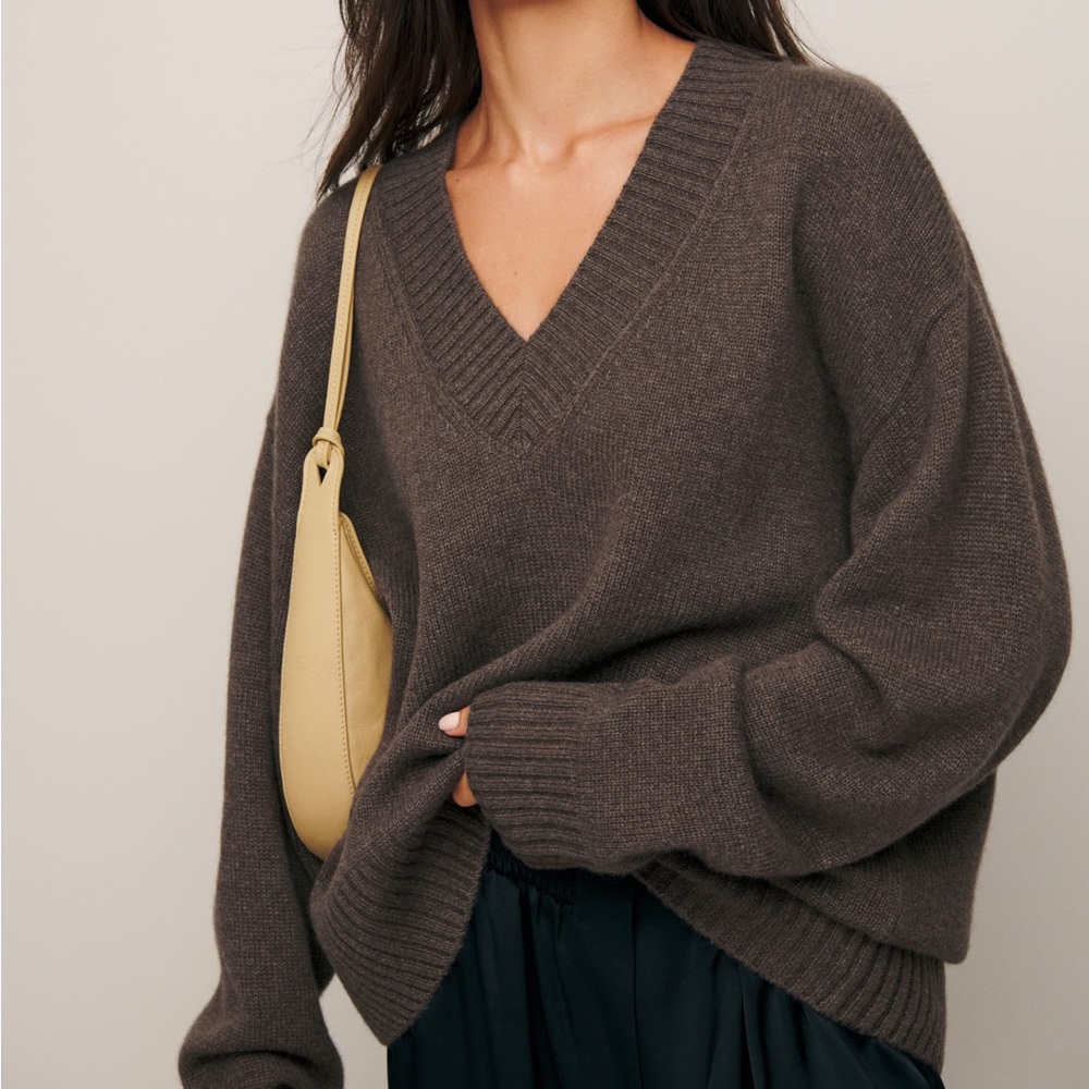 Jadey Cashmere Oversized V-neck Sweater - XL